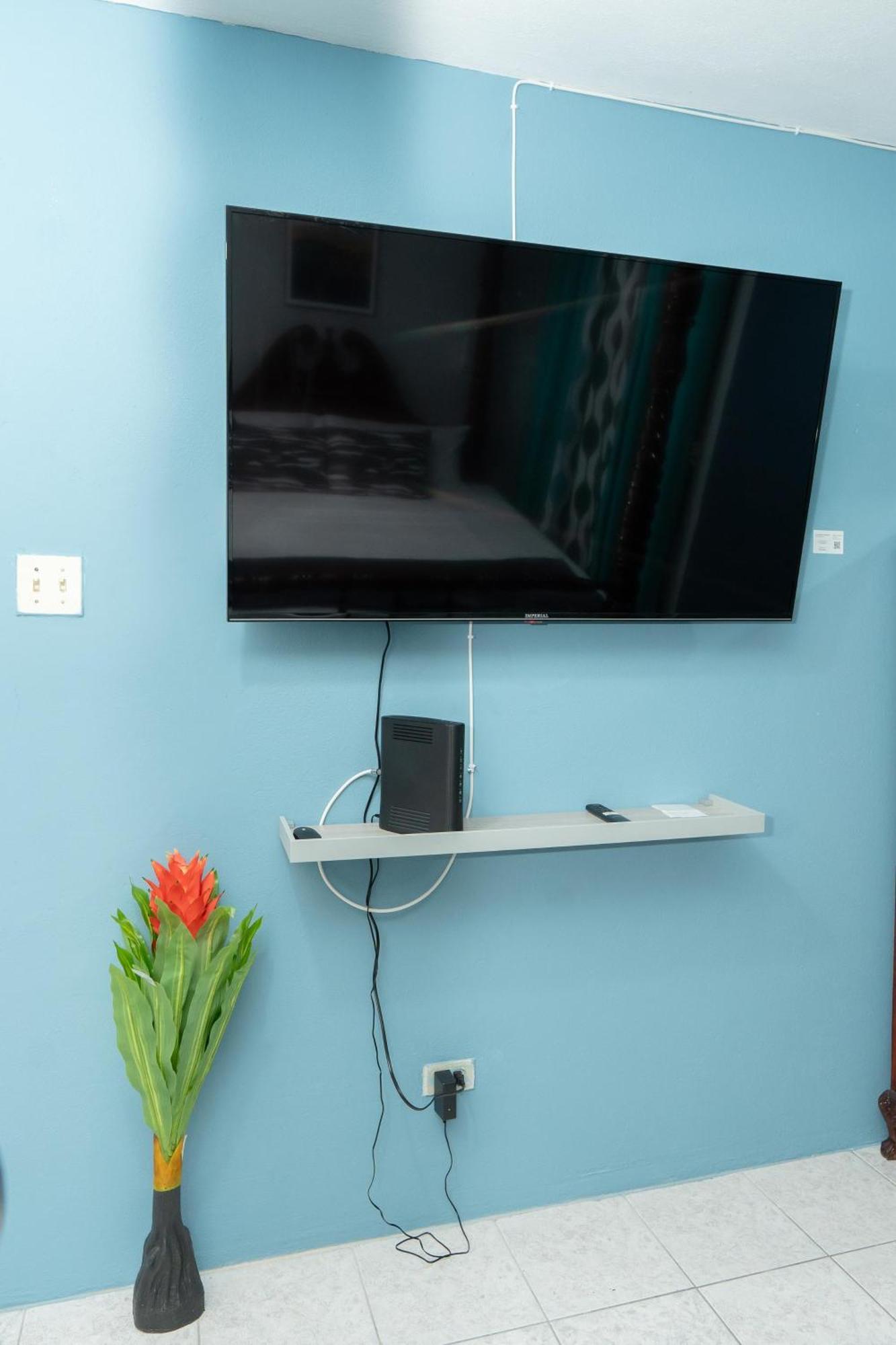 Finest Accommodation Oxford Manor One Bedroom Apt # 27 Κίνγκστον Εξωτερικό φωτογραφία