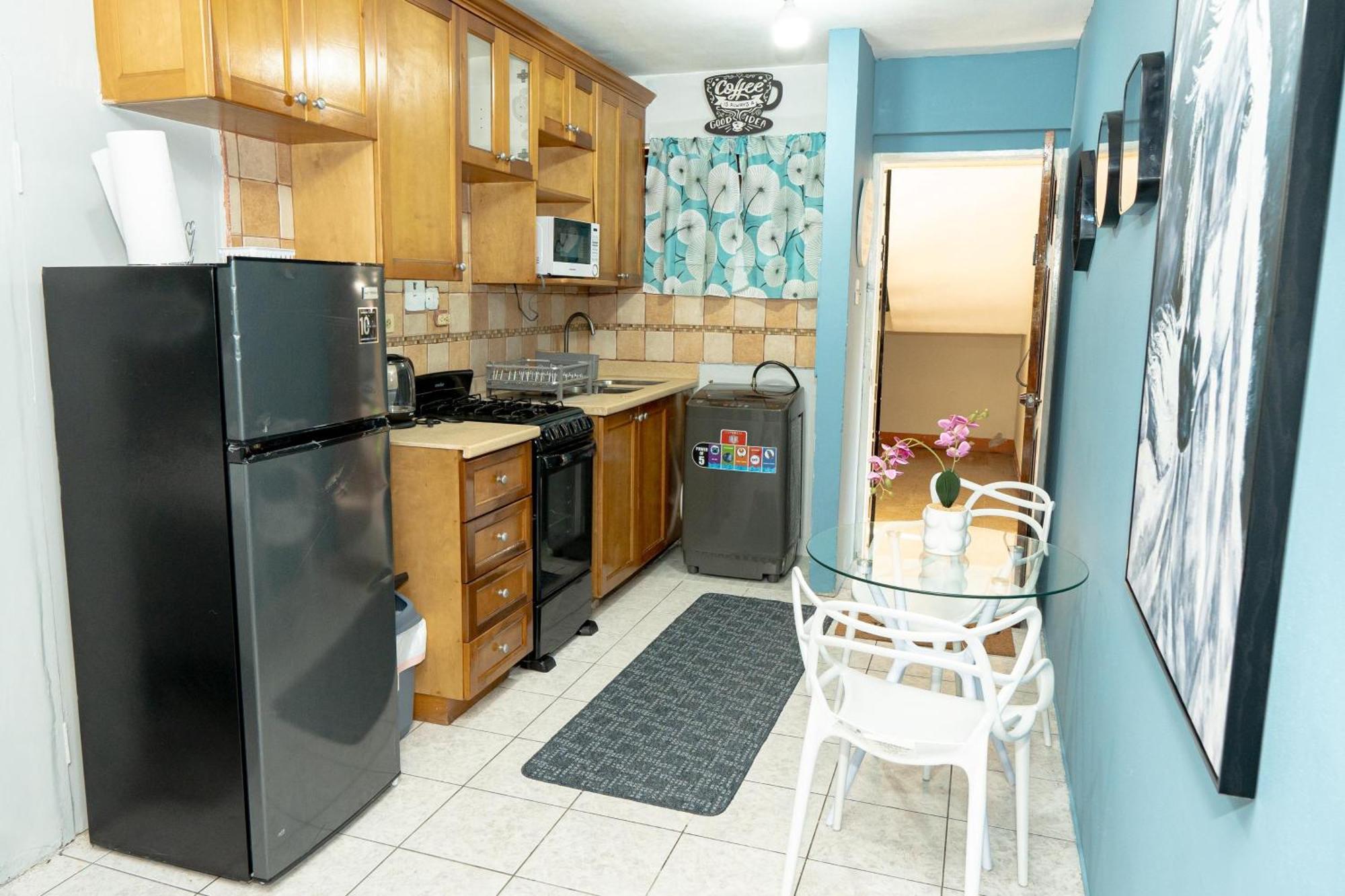 Finest Accommodation Oxford Manor One Bedroom Apt # 27 Κίνγκστον Εξωτερικό φωτογραφία