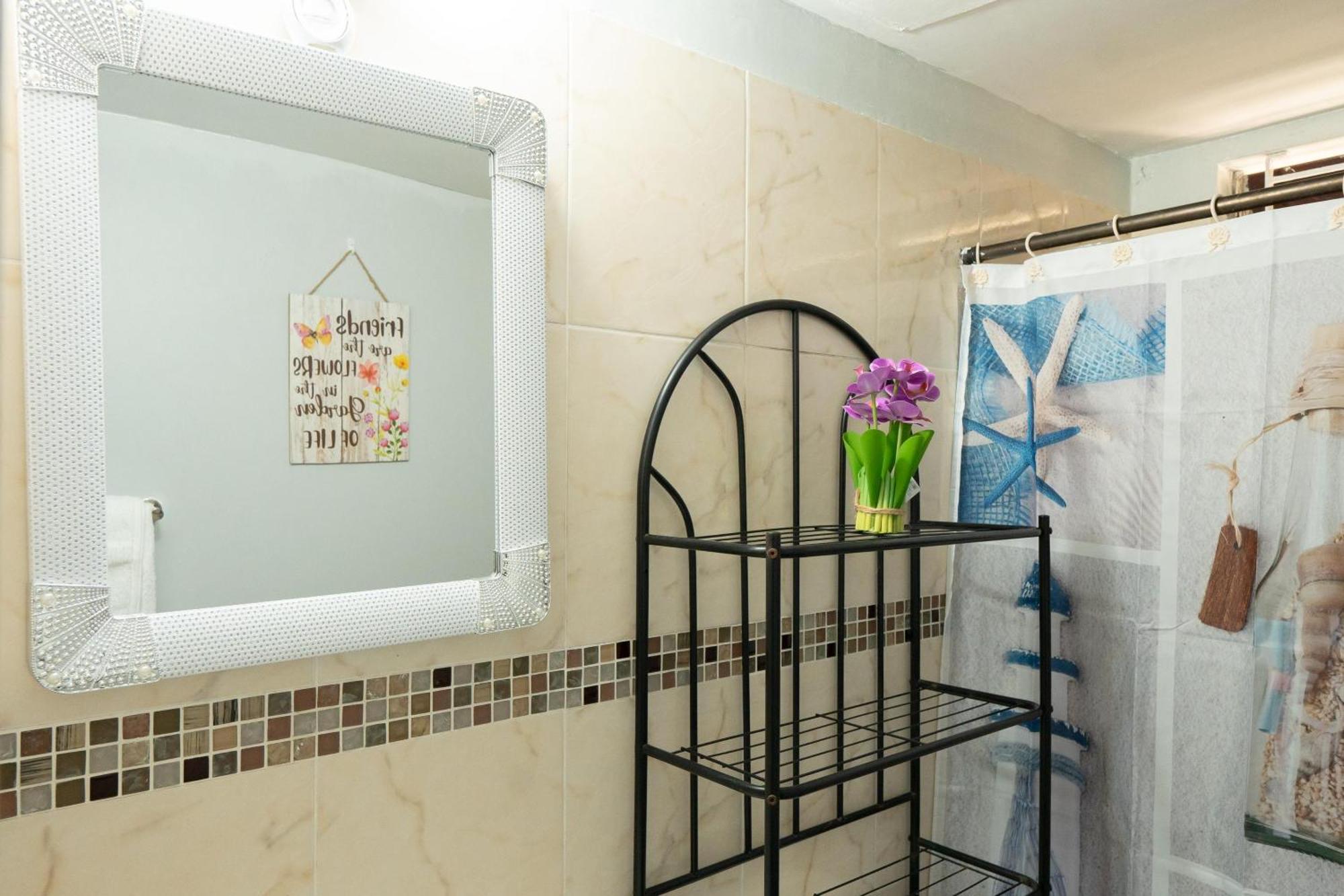 Finest Accommodation Oxford Manor One Bedroom Apt # 27 Κίνγκστον Εξωτερικό φωτογραφία